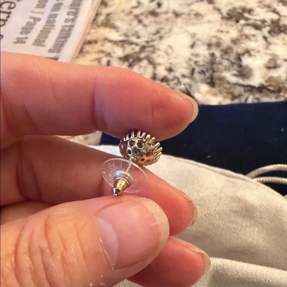 Kendra Scott Carly Classic Green Stone Halo Stud Earrings. Vintage - Picture 4 of 4